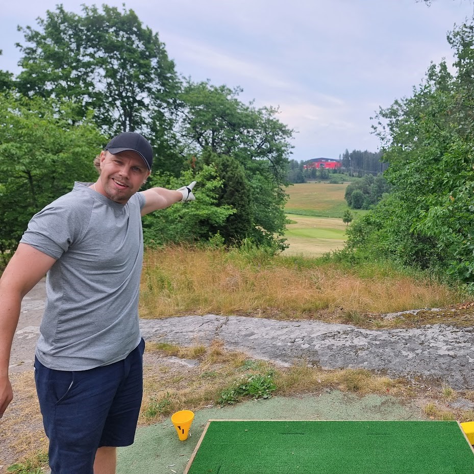 Benjamin som är medgrundare på GolfAffär