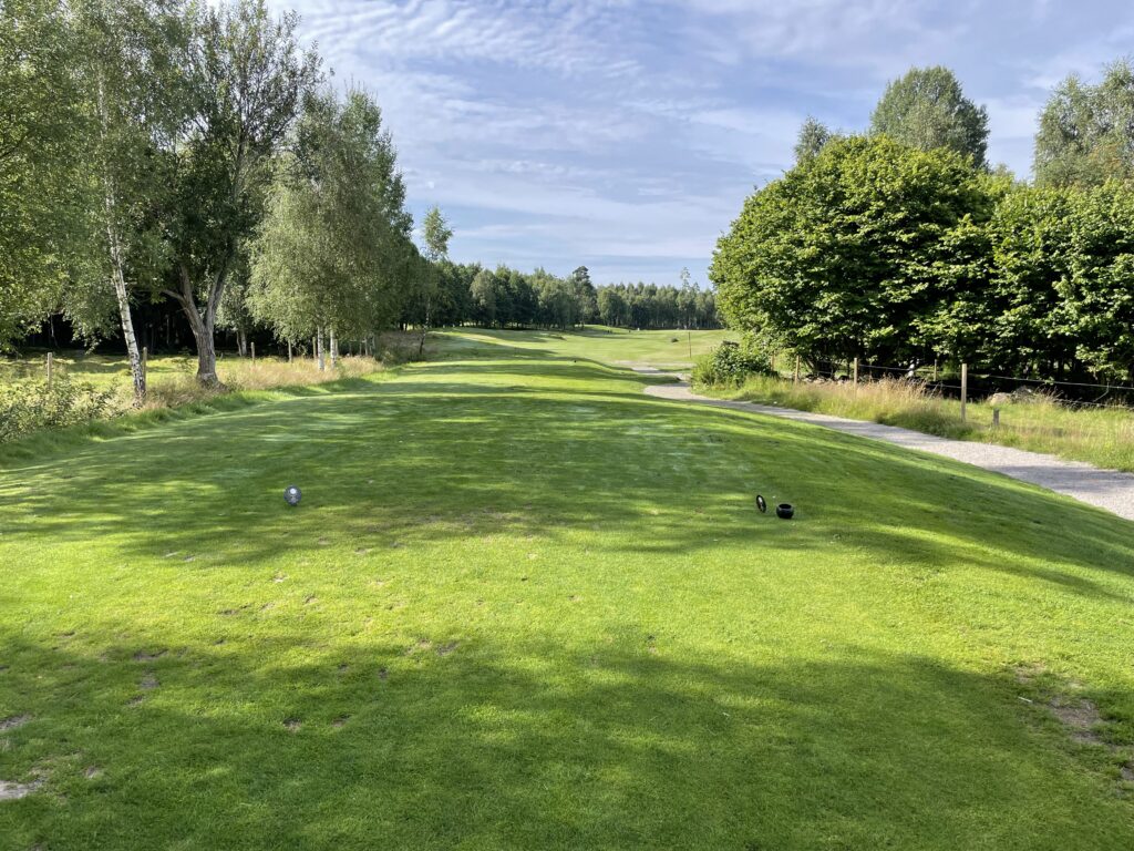 Hål / tee 2 på Glasriket